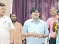 भावभीनी विदाई में जिला विद्यालय निरीक्षक के योगदान को किया गया नमन