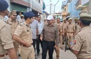 मोहर्रम को लेकर प्रशासन अलर्ट, बांसी में डीएम व एसपी ने किया पैदल गस्त