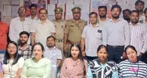 टीआई पवन पाण्डेय ने बैंक कर्मियों को यातायात के लिए किया जागरूक