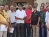 महिला चिकित्सक को धमकी देने के विरोध में चिकित्सकों का प्रदर्शन, डीएम को सौंपा ज्ञापन