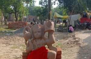 मंदिर की जमीन पर दबंगों की नजर, दिनदहाड़े गायब की हनुमान जी की मूर्ति, आक्रोश