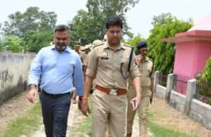 कुशीनगर में पुलिस भर्ती परीक्षा शांतिपूर्ण, डीएम और एसपी ने किया केंद्रों का निरीक्षण