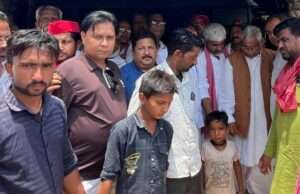 सपा नेताओं ने पीड़ित परिवार को ढांढस बंधाया, नेता प्रतिपक्ष ने दिए मुआवजे के निर्देश