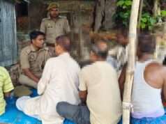 खाकी का मानवीय चेहरा: कुशीनगर में वृद्धों-दिव्यांगों के घर पहुंची पुलिस