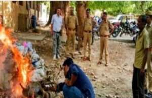 न्यायालय के आदेशानुसार ऑपरेशन” दहन “के तहत प्रयागराज कमिश्नरेट के दिशा निर्देशन में लालापुर थाना में मादक पदार्थ को जलाकर किया गया नष्ट