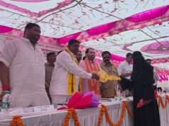मंत्री सतीश चंद्र शर्मा ने लाभार्थियों को वितरित किए गोल्डन कार्ड, आवास की चाबियां एवं बीज किट