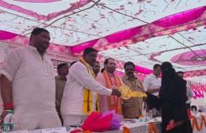 मंत्री सतीश चंद्र शर्मा ने लाभार्थियों को वितरित किए गोल्डन कार्ड, आवास की चाबियां एवं बीज किट