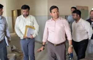 अधूरे कार्यों पर जिलाधिकारी ने जताई नाराजगी सीएचसी अभोली के निर्माण एवं मरम्मत कार्यों को गुणवत्ता के साथ समयबद्ध पूर्ण करने के निर्देश’