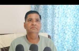 कैंसर पीड़ित ने डीएम से लगाई गुहार, भूमि कब्जाने और धमकी देने का आरोप