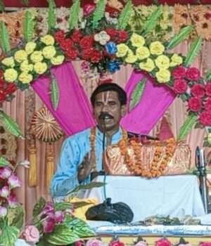 खाकी बाबा की कुटी में भागवत कथा सुन भावुक हुए श्रद्धालु