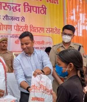 सामुदायिक स्वास्थ्य केंद्र सुरियावां में 101 क्षय रोगियों को पोषण पोटली का वितरण