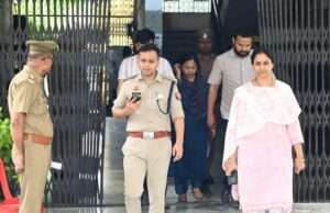 यूपी पुलिस भर्ती परीक्षा: डीएम और एसपी ने परीक्षा केंद्रों का किया औचक निरीक्षण