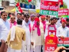 बारा तहसील में सपा का प्रदर्शन महंगाई, बेरोजगारी और बिजली-पानी संकट को लेकर राज्यपाल के नाम उपजिलाधिकारी बारा को सौंपा ज्ञापन