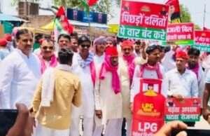 बारा तहसील में सपा का प्रदर्शन महंगाई, बेरोजगारी और बिजली-पानी संकट को लेकर राज्यपाल के नाम उपजिलाधिकारी बारा को सौंपा ज्ञापन