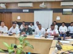 उद्योग बंधु समिति की बैठक में डीएम सख्त, लंबित आवेदनों के शीघ्र निस्तारण के निर्देश