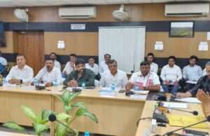 उद्योग बंधु समिति की बैठक में डीएम सख्त, लंबित आवेदनों के शीघ्र निस्तारण के निर्देश