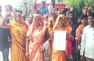 गुप्त मतदान से राशन कोटा आवंटन की मांग, ग्रामीणों ने एसडीएम को सौंपा ज्ञापन
