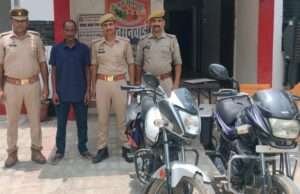 शातिर वाहन चोर गिरफ्तार, चोरी की बाइक और फर्जी नंबर प्लेट बरामद