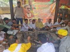 सांसद प्रमोद तिवारी के जन्मदिन पर बाबा धाम में हवन पूजन, विविध स्थानों पर केक काटकर साझा हुई खुशियां
