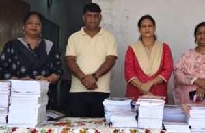 कड़ा में सजा ज्ञान का बाजार एक ही छत के नीचे मिलीं सभी पुस्तकें