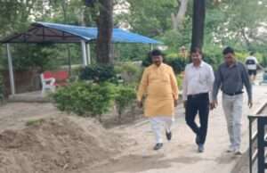 विकसित हो चुके आदर्श तालाब का चेयरमैन व अधिशासी अधिकारी ने किया निरीक्षण की सराहना