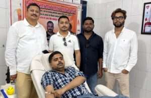 सर्वेश पाठक के जन्मदिन पर लगा रक्तदान शिविर, युवाओं ने बढ़-चढ़कर किया रक्तदान