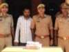 रामकोला में 50 वर्षीय पर चाकू से जानलेवा हमला, मुख्य आरोपी गिरफ्तार