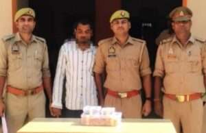 रामकोला में 50 वर्षीय पर चाकू से जानलेवा हमला, मुख्य आरोपी गिरफ्तार