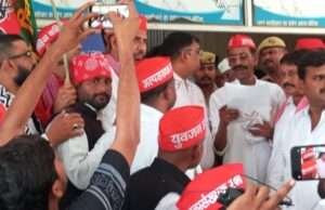सपा अल्पसंख्यक सभा ने राज्यपाल को सौंपा ज्ञापन