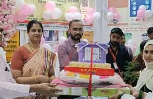 जिला अस्पताल में मनाया गया कन्या जन्मोत्सव, जिलाधिकारी ने नवजात बच्चियों को दिया आशीर्वाद