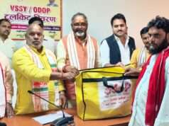 प्रभारी मंत्री ने 10 लाभार्थियों को टूलकिट का किया वितरण