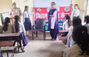 कठेला समयमाता पुलिस की पहल: बहु-बेटी सम्मेलन में छात्राओं को नए कानूनों के प्रति किया जागरूक