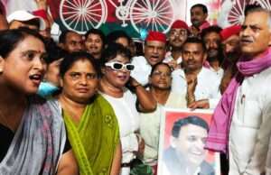 पूर्व सीएम अखिलेश यादव का जन्मदिन सपा कार्यालय में धूमधाम से मनाया गया