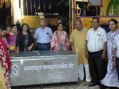 खाटू श्याम मंदिर में भजन संध्या का आयोजन, सनशाइन क्लब ने भेंट किया कूलर व टिन बॉक्स
