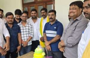 धूमधाम से मनाया गया बाबागंज विधायक विनोद सरोज का 46वां जन्मदिवस