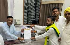 प्रदेश नेता अनुज ऊमरवैश्य के नेतृत्व में छात्रों के हित में प्रधानमंत्री के नाम जिलाधिकारी को सौंपा गया ज्ञापन