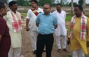 एडीएम सिटी ने निर्माणाधीन गौशाला का किया निरीक्षण दिए निर्देशअटल सरोवर पर पौधरोपण पर्यावरण संरक्षण का दिया संदेश