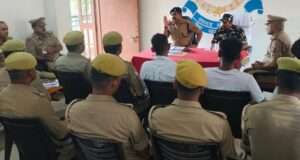 बढ़नी में नशे के अवैध कारोबार पर तेजतर्रार सीओ मयंक द्विवेदी सख्त, गोपनीय बैठक में लापरवाह पुलिसकर्मियों को दी कड़ी चेतावनी