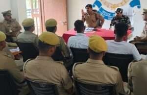 बढ़नी में नशे के अवैध कारोबार पर तेजतर्रार सीओ मयंक द्विवेदी सख्त, गोपनीय बैठक में लापरवाह पुलिसकर्मियों को दी कड़ी चेतावनी