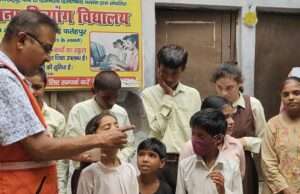 दिव्यांग संस्थान में स्वास्थ्य शिविर का आयोजन, बच्चों का स्वास्थ्य परीक्षण कर बांटी गई होम्योपैथिक दवाएं