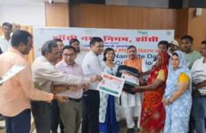 नगर निगम ने नमस्ते योजना के तहत सफाई एवं सुरक्षा मित्रों को वितरित किए आयुष्मान कार्ड और पीपीई किट