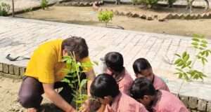 शिक्षा के साथ संस्कार व पर्यावरण संरक्षण का संदेश, प्राथमिक विद्यालय रामपुर धमावा में हुआ पौधरोपण
