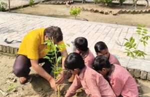 शिक्षा के साथ संस्कार व पर्यावरण संरक्षण का संदेश, प्राथमिक विद्यालय रामपुर धमावा में हुआ पौधरोपण