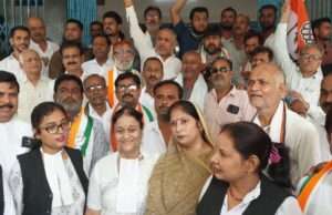 खाद की किल्लत और स्मार्ट मीटर के विरोध में कांग्रेस का प्रदर्शन, राज्यपाल के नाम सौंपा ज्ञापन