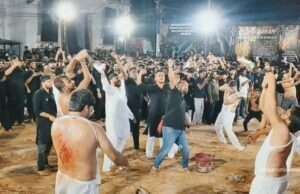 यौमे सज्जाद पर अज़ादारों ने दहकते अंगारों पर नंगे पैर चल कर किया मातम