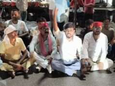 अखिलेश यादव व राहुल गांधी की गिरफ्तारी और जंतर-मंतर की घटना के विरोध में सपाइयों का धरना