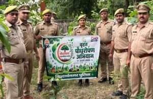 ढेबरुआ थाना परिसर में पुलिसकर्मियों ने किया पौधारोपण