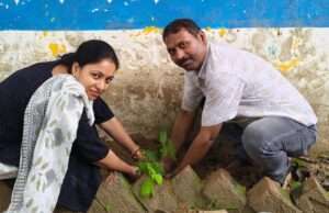 एक पेड़ मां के नाम’ अभियान के तहत प्राथमिक विद्यालय हिसामपुर परसाखी में पौधारोपण, हरियाली बढ़ाने का लिया संकल्प