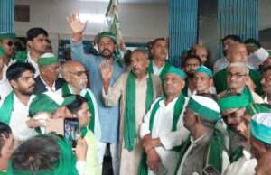 किसानों की समस्याओं को लेकर भाकियू का प्रदर्शन, प्रधानमंत्री के नाम डीएम को सौंपा 16 सूत्रीय ज्ञापन