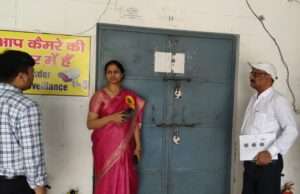 ईवीएम-वीवीपैट वेयरहाउस की सुरक्षा व्यवस्था का डीएम ने किया निरीक्षण, सभी 16 सीसीटीवी कैमरे मिले चालू